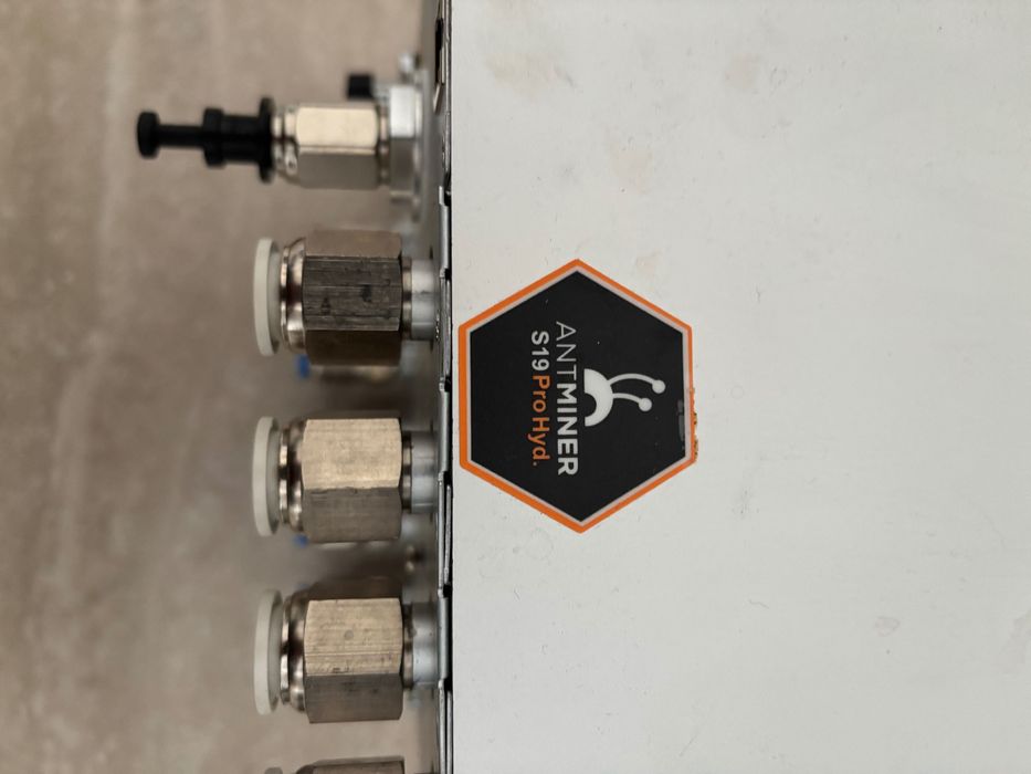 Antminer S19 Pro Hydro 185Th — з мож. інтеграції в систему опалення