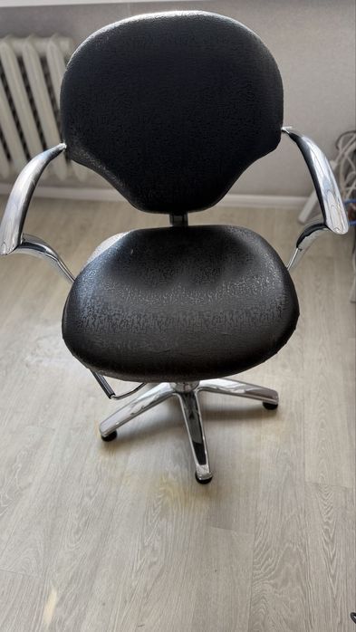 Крісло перукарське б/у