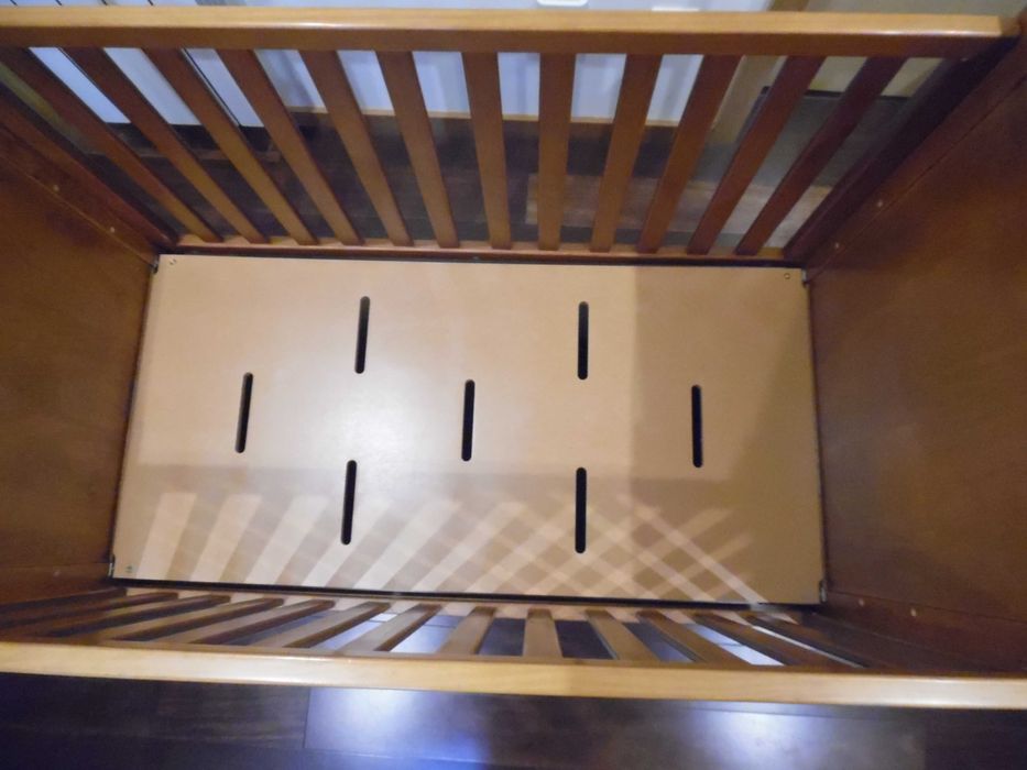 Cama Bebe, madeira, robusta, com adaptador para câmara vigilância