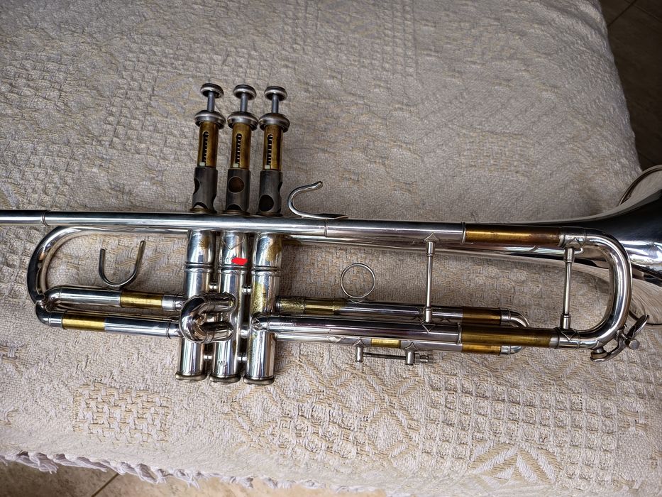 Trompete Vincent Bach modelo  37 prateada