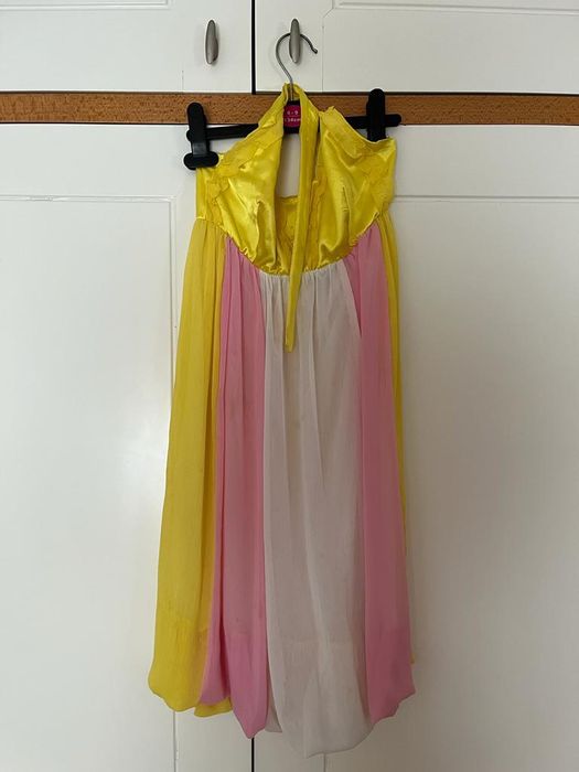 Vários  vestidos tamanho M alguns são novos sem etiqueta,