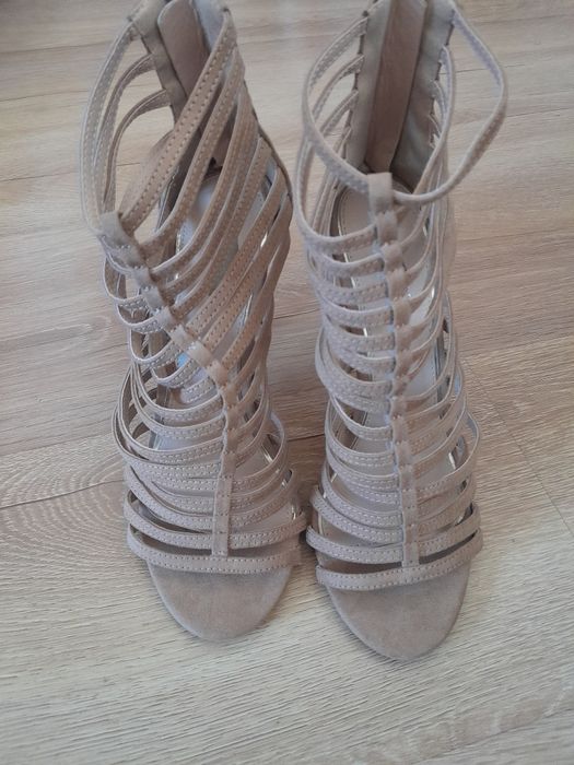 Buty beżowe gladiatorki 38 paseczki wyższe lipsy