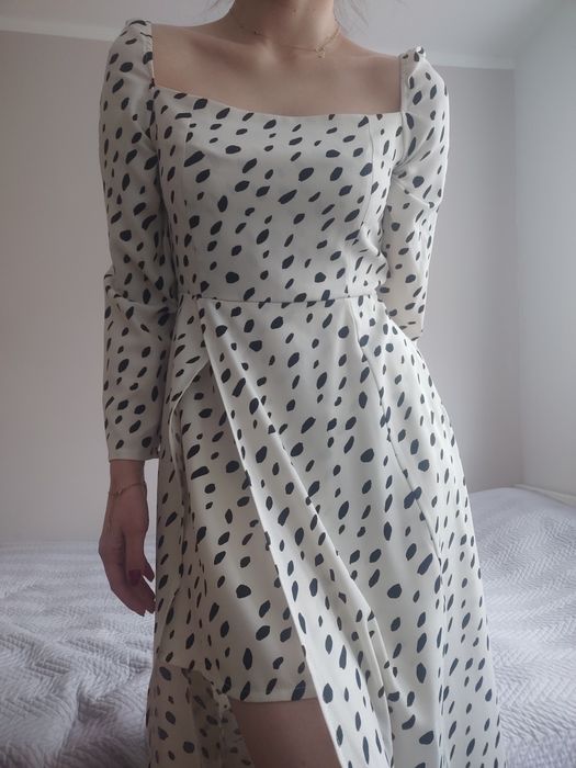 Sukienka czarno biała w kropki 7/8 zwierzęcy wzór panterka