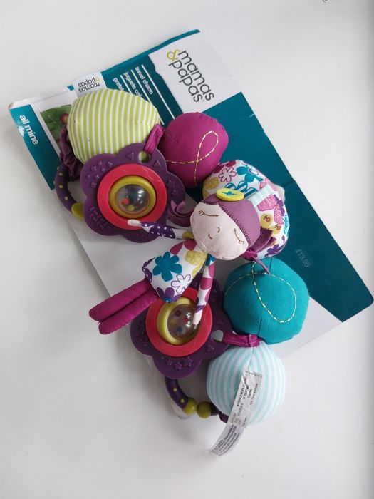 розвиваюча іграшка-підвіска Mamas & Papas Travel Charm Pearl, призначена для кріплення на коляску або автокрісло