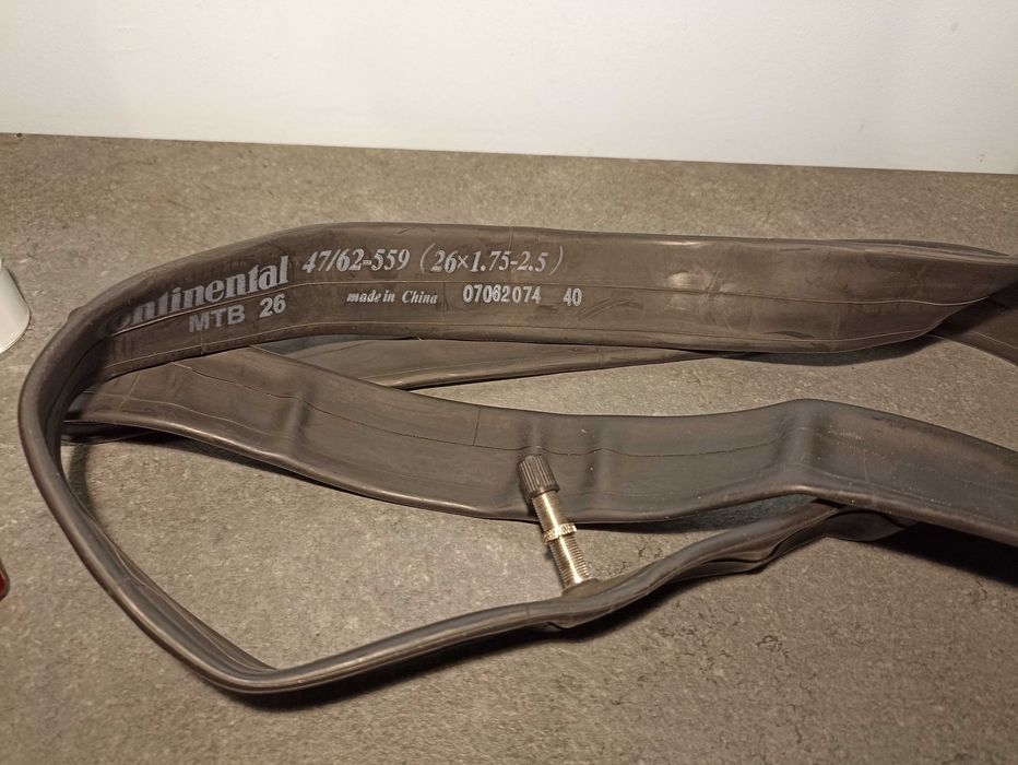 Rowerowy zestaw: kamizelka, rękawiczki, dętki, lampki, odblaski, łyżki