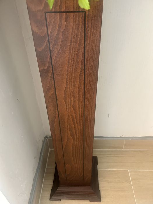 Pedestal em Madeira