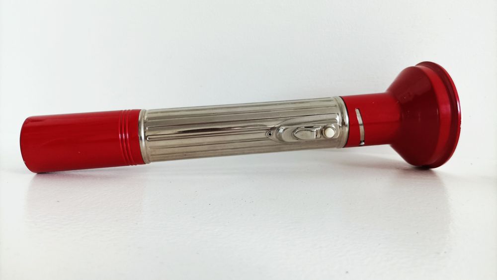 Latarka niklowana z lat 60