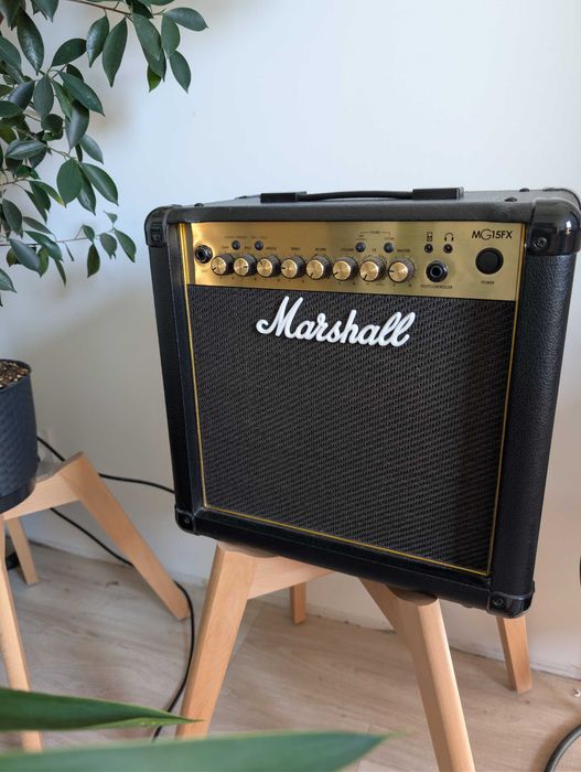 Wzmacniacz gitarowy Marshall MG15fx combo, gratis stojak na 3 gitary