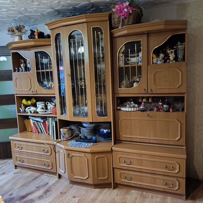 Meblościanka meble z witryną szklaną ledy