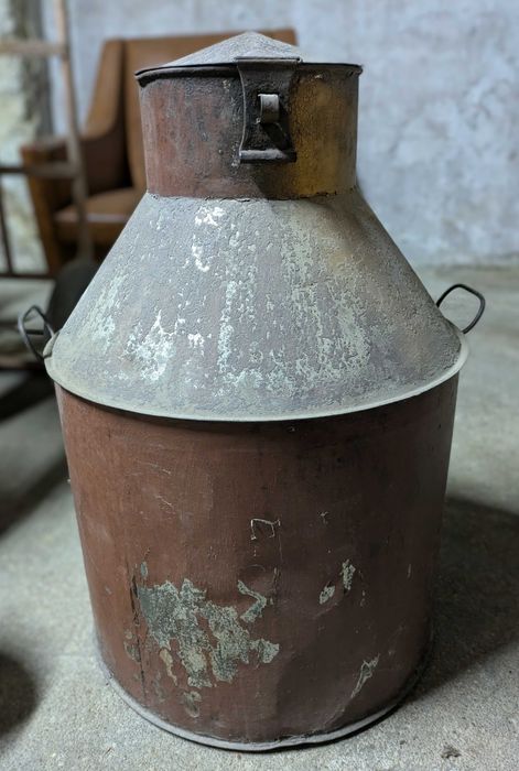 Vasilhas de azeite e outros