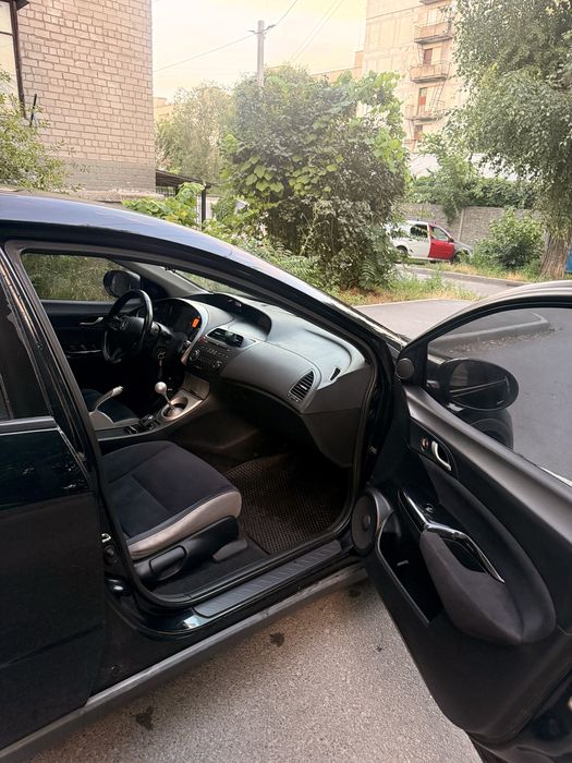Honda civik 2008 5D , 1.8 газ/бенз ,6ст механика