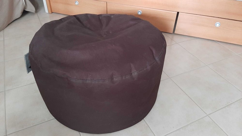 Puff em tecido castanho