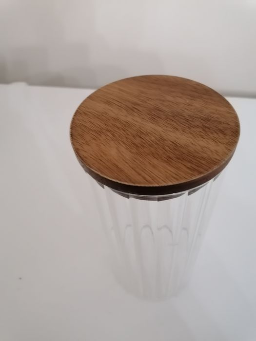 Recipiente  de vidro  hermético para armazenar alimentos