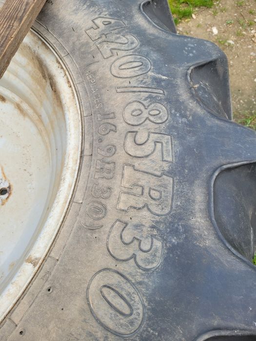Sprzedam koła do ciągnika case 520/85R42 oraz 420/85R30