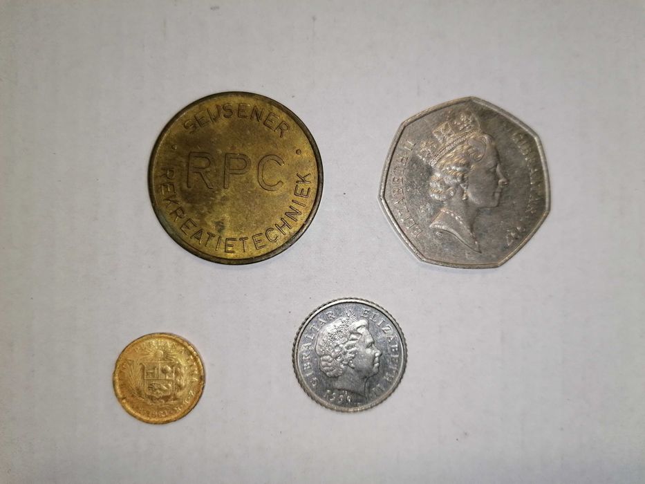 Moedas antigas portuguesas e estrangeiras