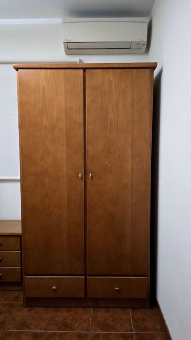 Quarto de Solteiro em Madeira Maciça – Como Novo!