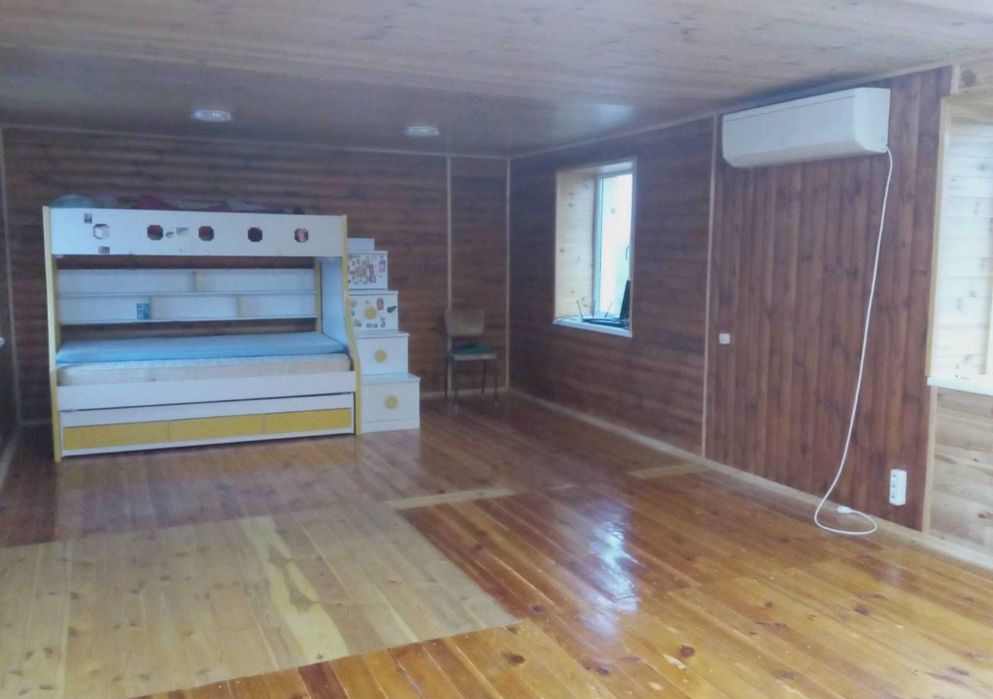 Продаж двох будинків за ціною одного