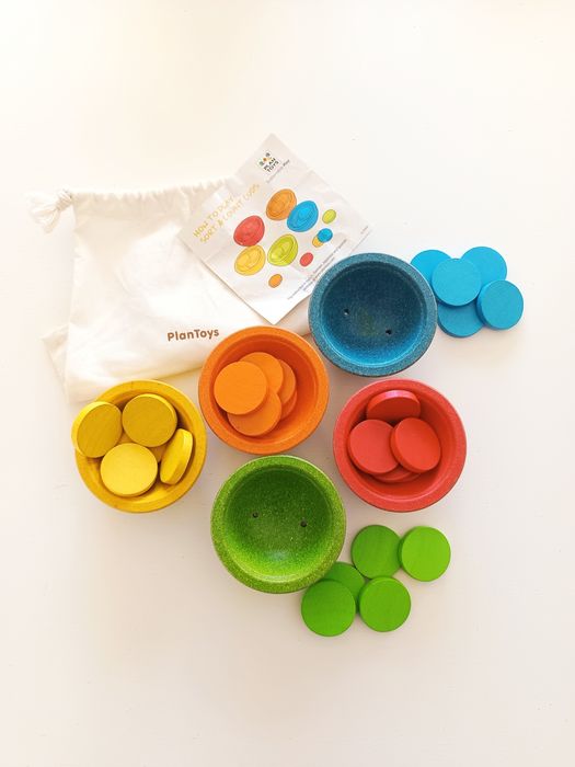Brinquedo Madeira PlanToys - Sort & Count Cups (Montessori)
