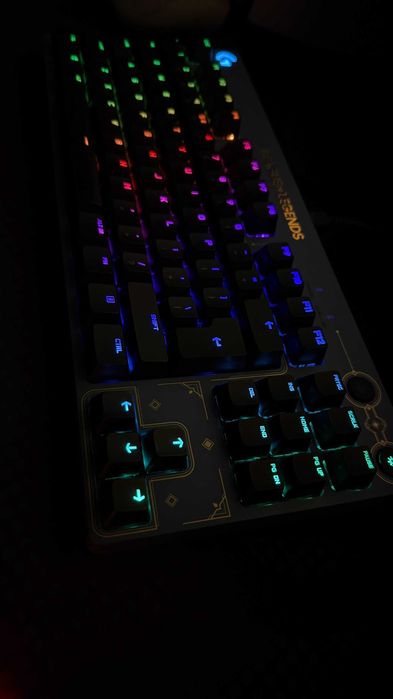 Teclado Mecânico Logitech G PRO "League of Legends" Edition