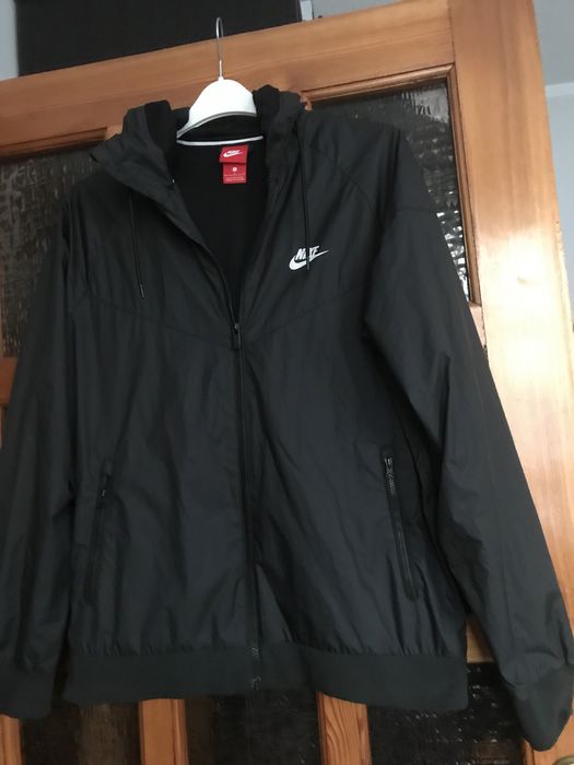 Czarna kurtka męska wiatrówka Nike r. L