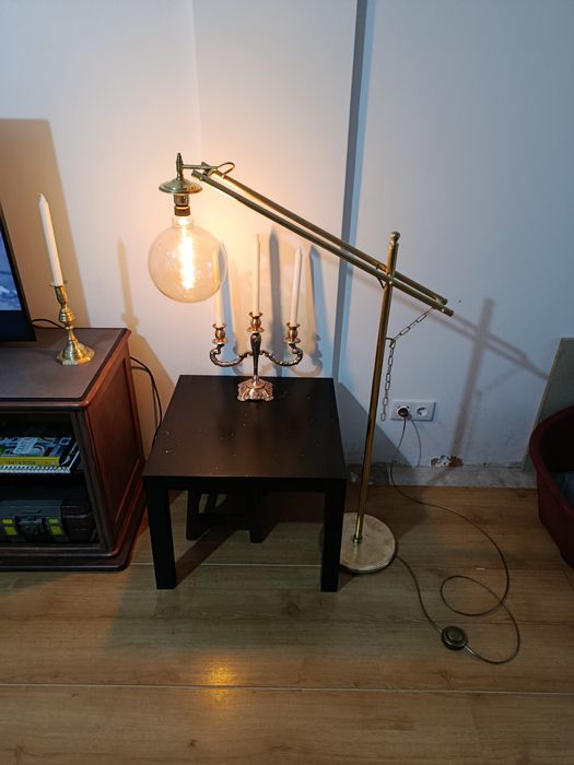 Candeeiro de pé em Latão