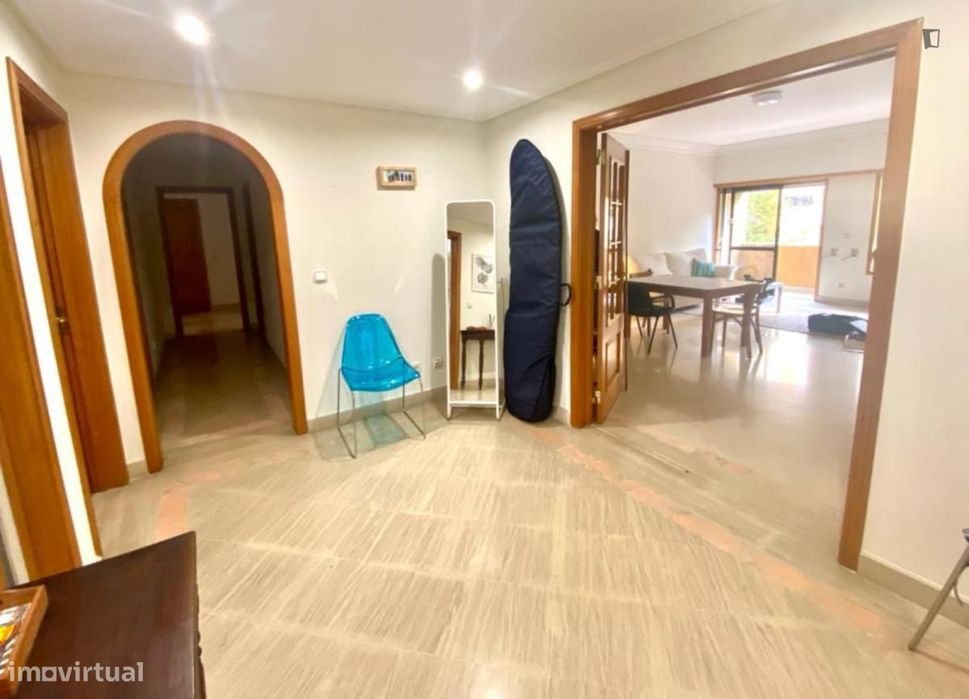 Quarto - localizado em Telheiras Lisbon