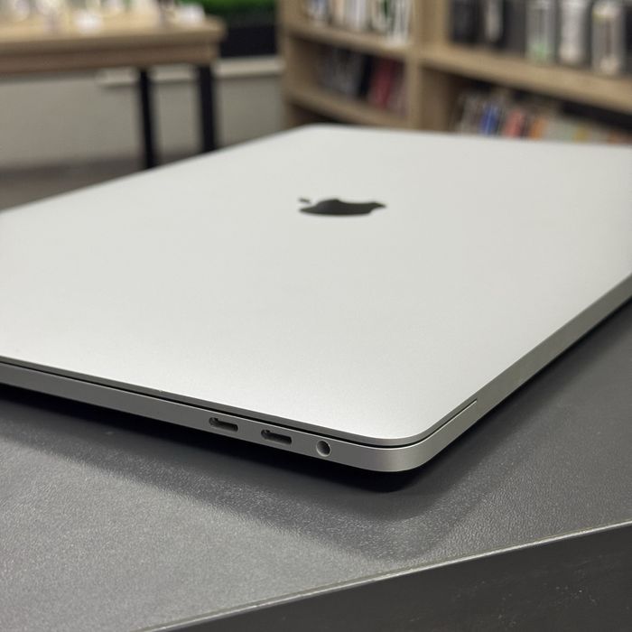 Ідеальний - MacBook Pro 15'' 2018 i7 / SSD 1 TB / 16 GB Магазин