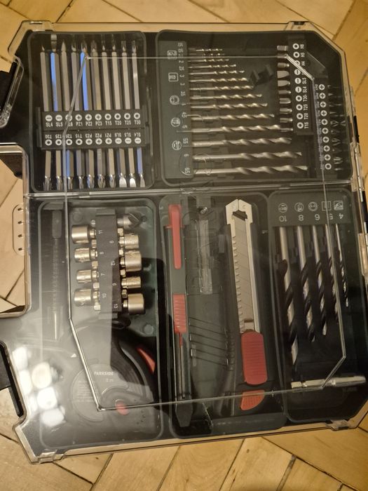 Акумуляторний дриль шуруповерт з великою кількістю насадок parkside