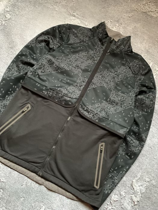 Технологічна вітровка Asics відштовхує воду і світло стан ідеал!