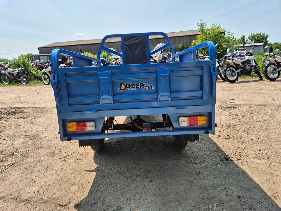 Трицикл электрический производство Индия Дозер 1200 ватт