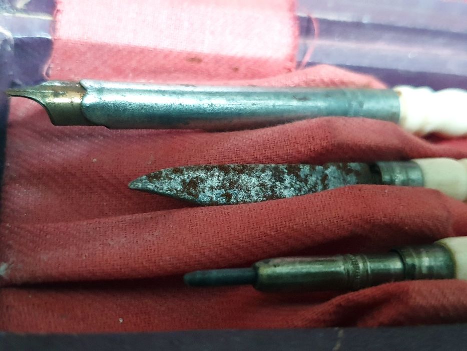 Antigo estojo com precioso Aparo, Corta Papel e Lapis - Sec. XIX