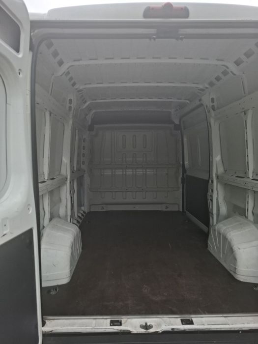 Usługi transportowe busem 3,5t  i lawetą.