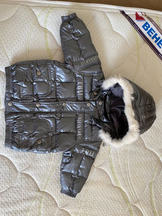 Продам зимнюю пуховую куртку марки Trussardi baby 74 9 мес