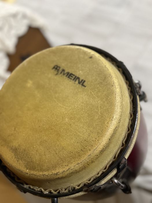 conjunto de instrumentos de precurçao congas