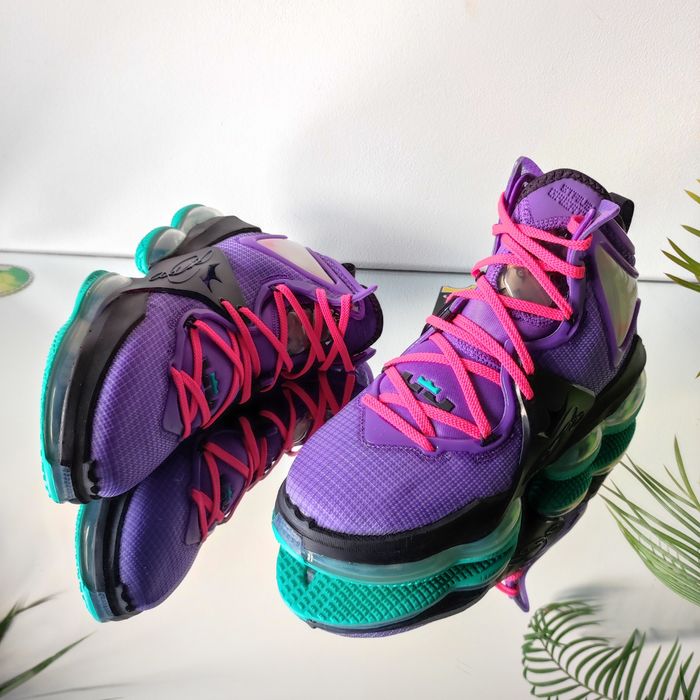 Кросівки баскетбольні Nike LeBron 19
(CZ0230-500)
Оригінал!