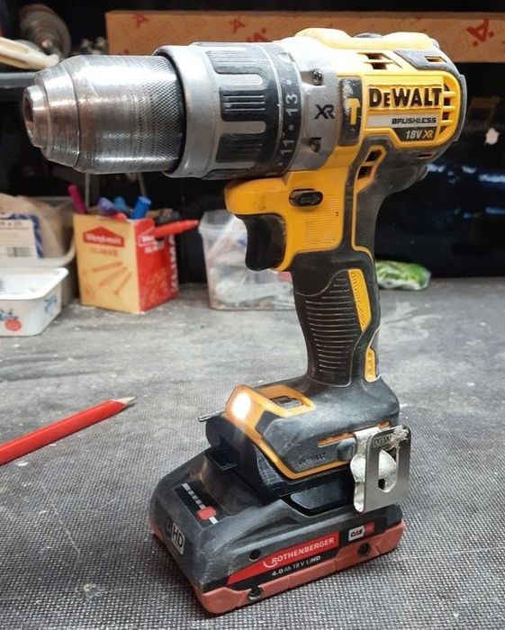 Adapter DeWalt XR18 na baterie Metabo CAS