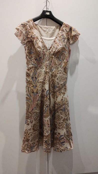 Bawełniano-jedwabna sukienka we wzór paisley marki Laura Ashley.