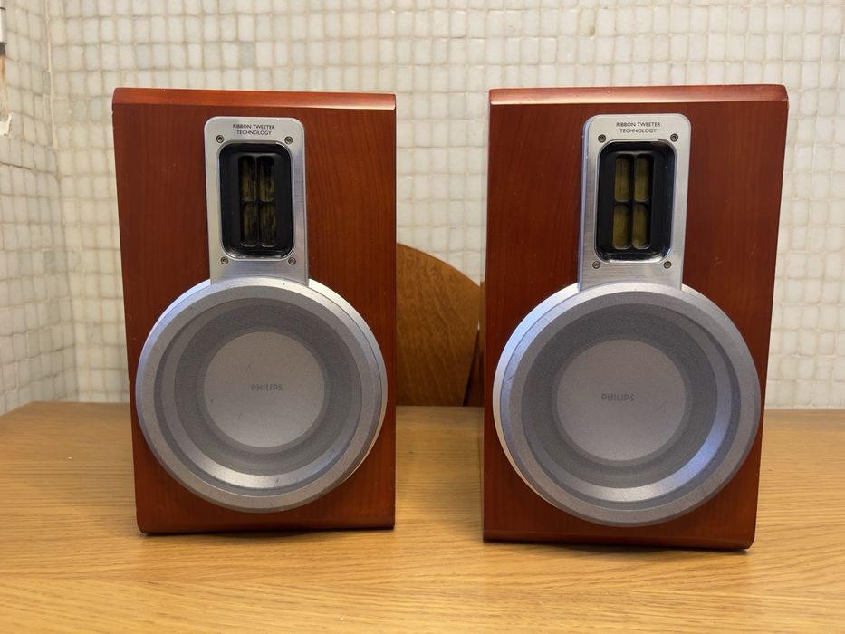 Colunas Hi-Fi em Madeira, ribbon twitters BOOKSHELF