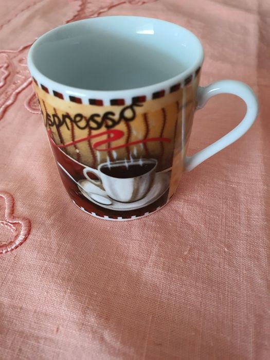 Elegante conjunto de 3 chávenas de café e Pires