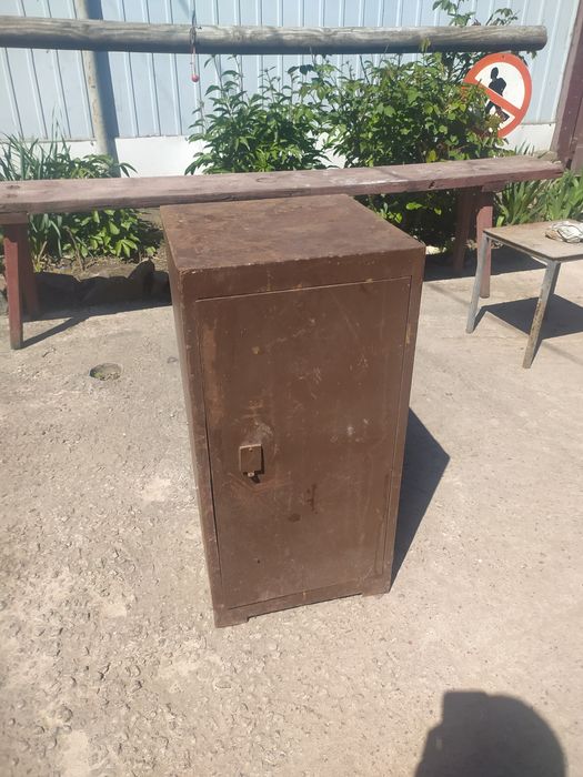 Продам металевий сейв