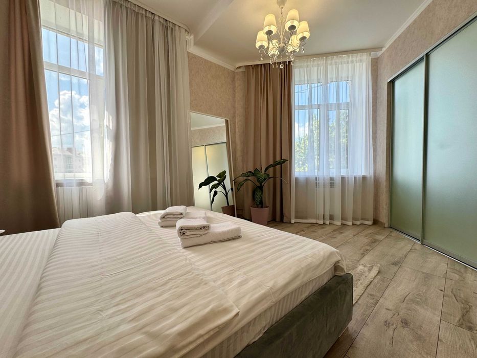 ApartPoltava Світлі 3-кімнатні апартаменти, ЦЕНТРА МІСТА ,КВЕД 5510