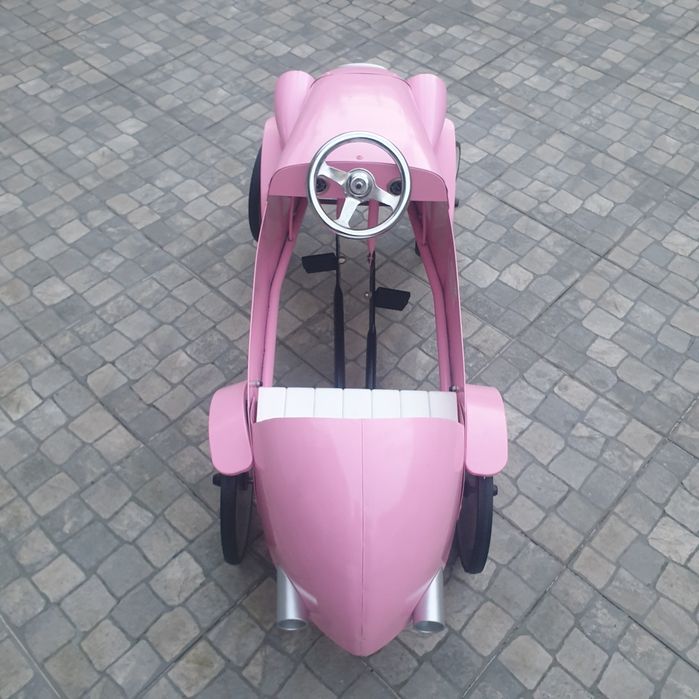 Carrinho a pedais como novo