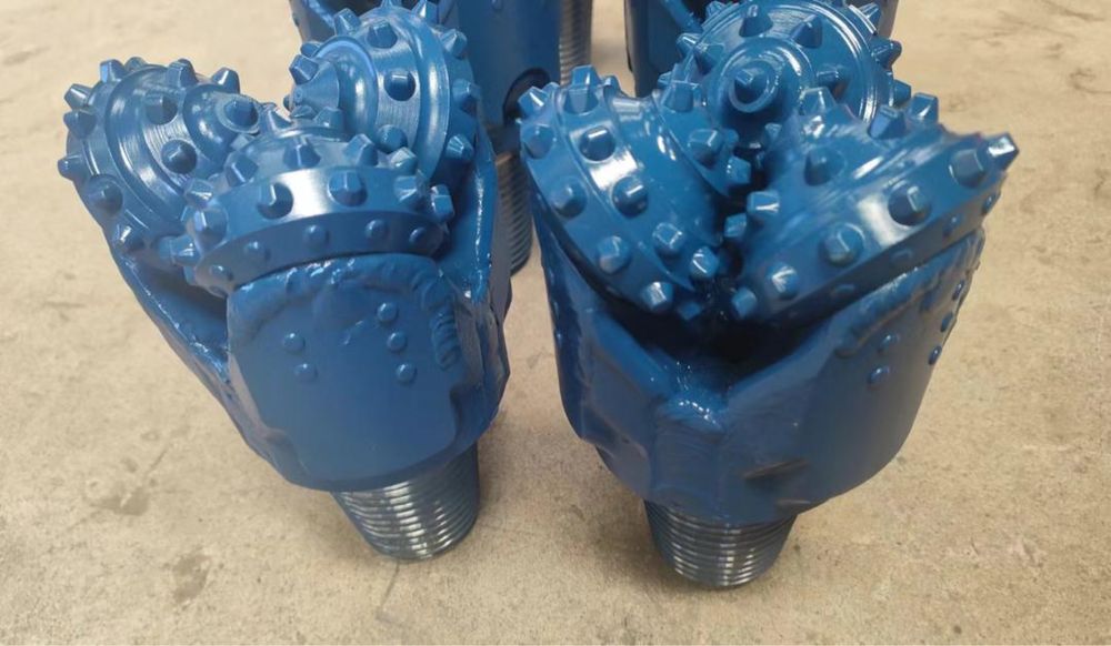 Долота трехшарошечные,долота шарошкові