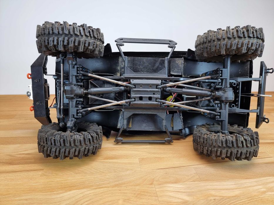 Model RC Jeep Nukizer 715 Axial Vaterra Ascender Off-Road 4WD 1/10 RTR