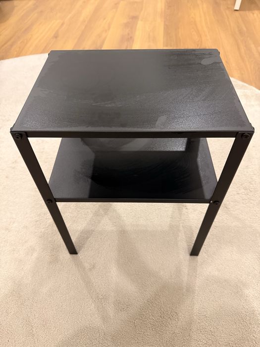 Mesa de cabeceira/Estante pequena preta