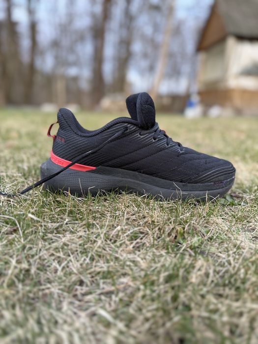 Кросівки майже нові!