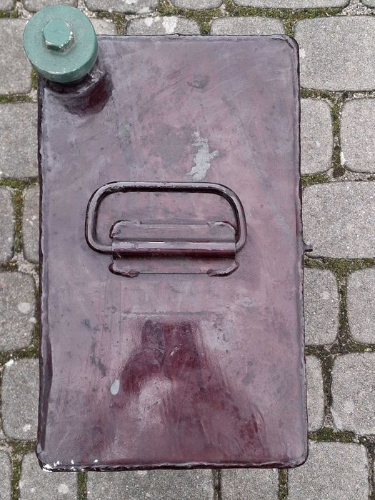 Metalowy zbiornik na paliwo