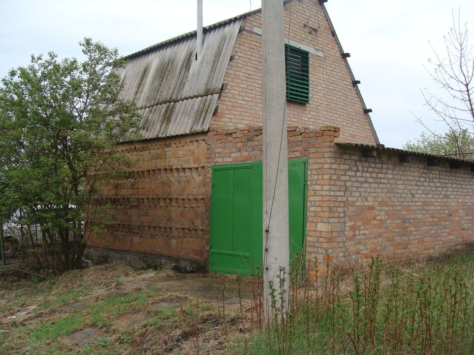 Продам дачний будиночок та ділянку біля річки