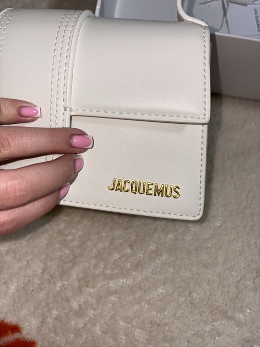 женская сумка Jacquemus Le Bambino белого цвета из гладкой кожи