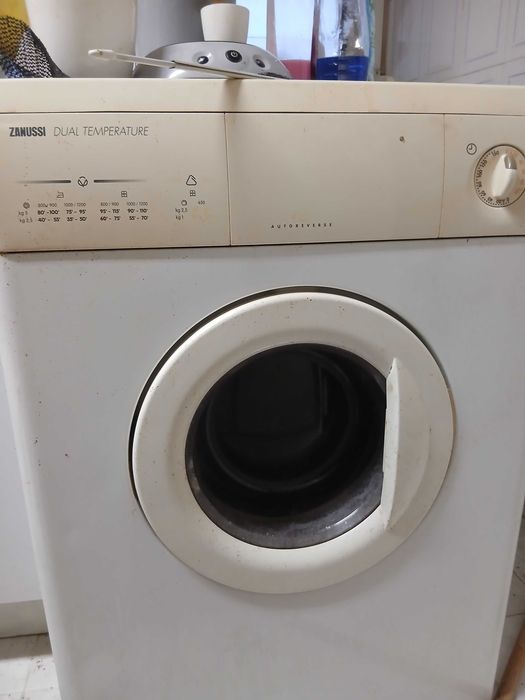Vende se maquina secar de tubo por 50 € a trabalhar bem . Aquisição de outra